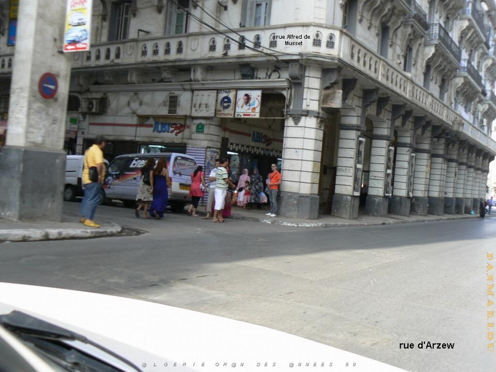 102 rue d'Arzew a gauche rue Lamartine.jpg